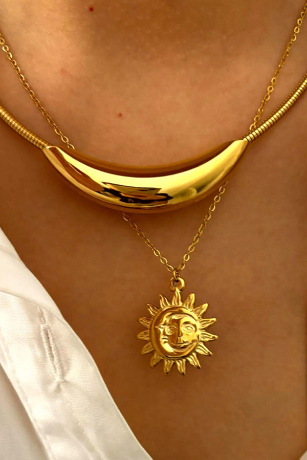 Fashionable Snake Bone Chain Sun Pendant Necklace