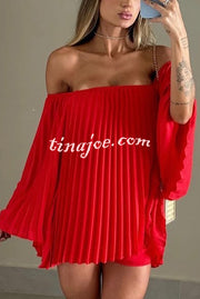 Solid Off-the-shoulder Pleated Loose Top and Elastic Waist Shorts Set