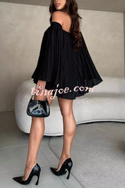 Solid Off-the-shoulder Pleated Loose Top and Elastic Waist Shorts Set