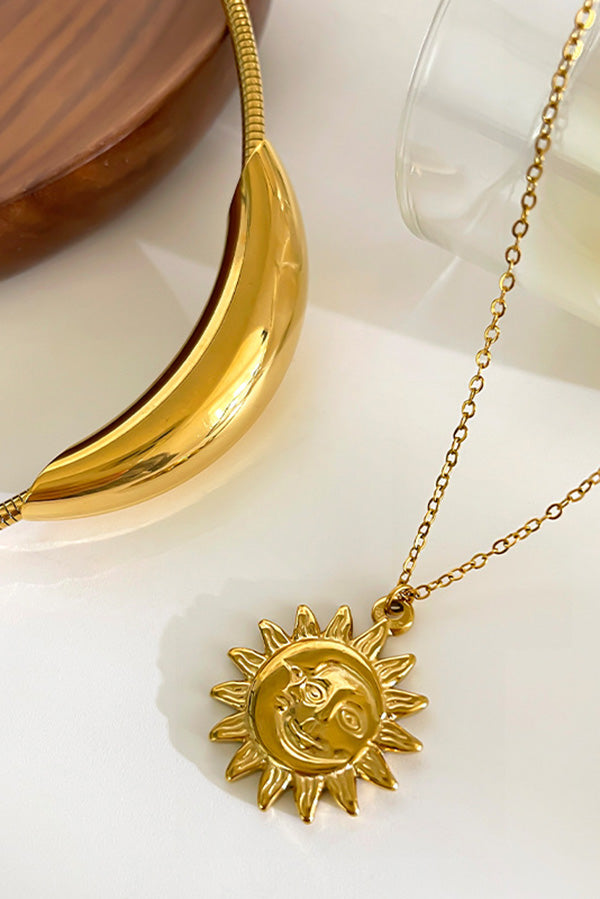 Fashionable Snake Bone Chain Sun Pendant Necklace